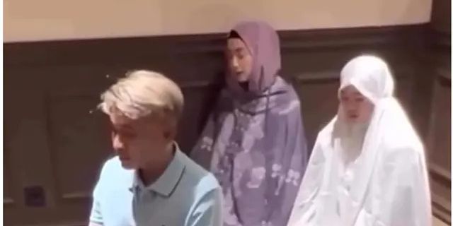 6 Potret Ruben Onsu Imami Salat Desy Ratnasari dan Anaknya Usai Bukber Puasa Syawal Viral di Media Sosial