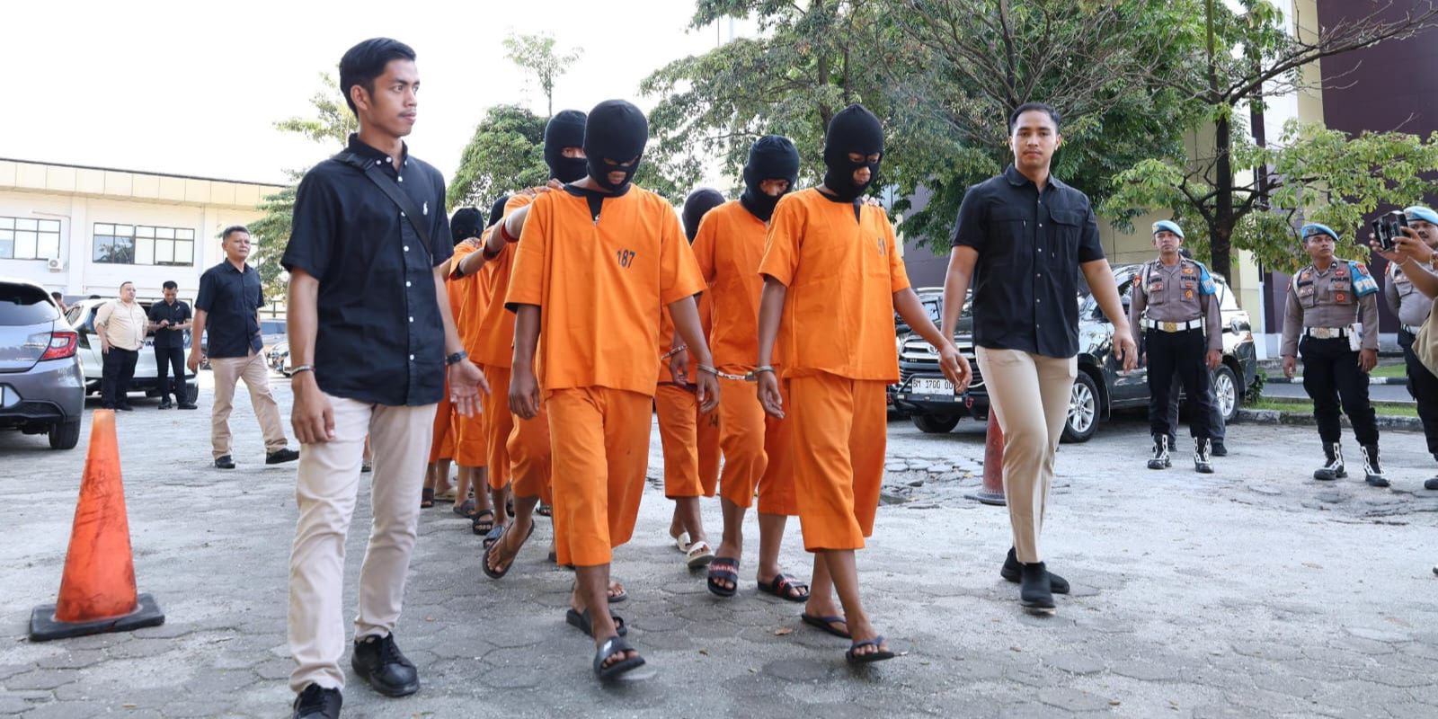 Ngeri! Aksi Preman Palak Sopir Truk Rp1,5 Juta di Kawasan Industri Terboyo Semarang