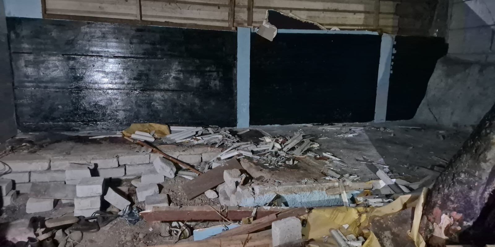 Tanpa Perlawanan, Begini Detik-Detik Posko Ormas di Pasar Induk Kramat Jati Dibongkar Usai Preman Ancam Pensiunan Polisi