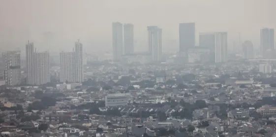 FOTO: Kualitas Udara di Jakarta Tidak Sehat untuk Kelompok Rentan dan Sensitif