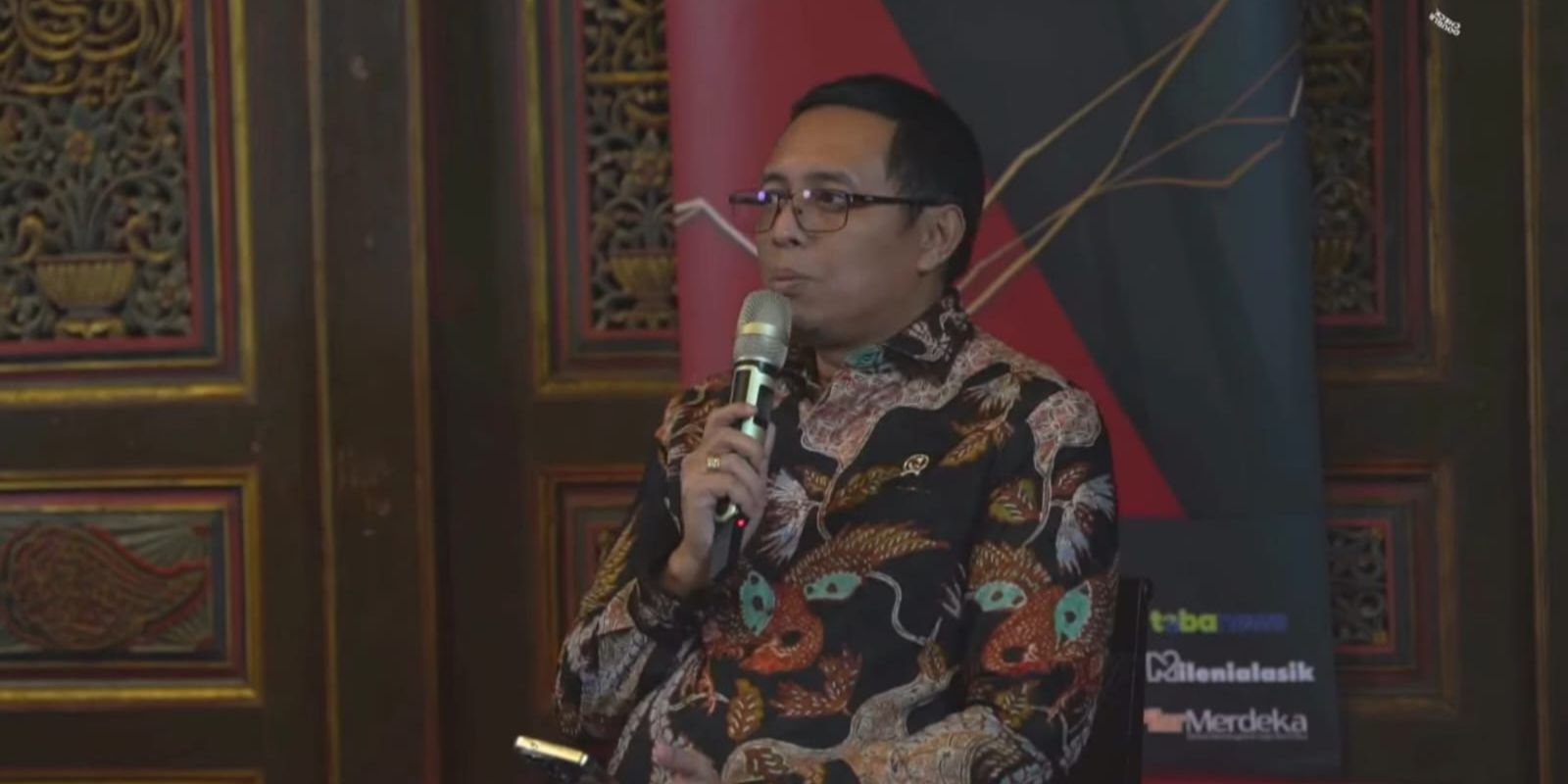 VIDEO: Reaksi Istana Pasukan TNI Dikerahkan Jaga Kejaksaan