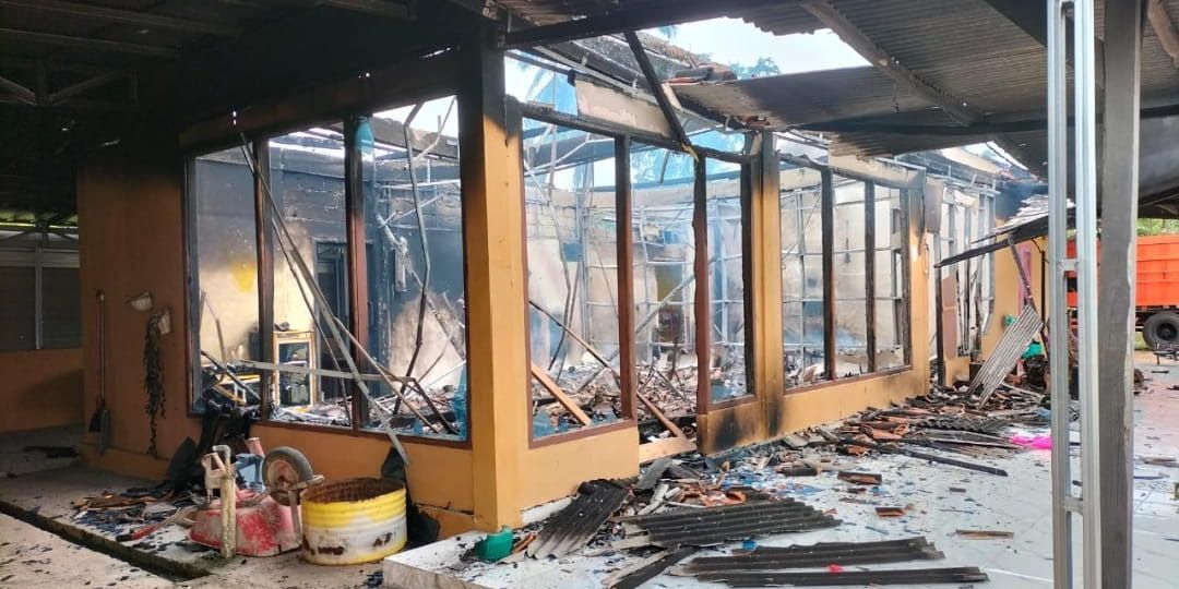 Kronologi Warga Ngamuk Bakar Rumah Lurah di Lampung Tengah