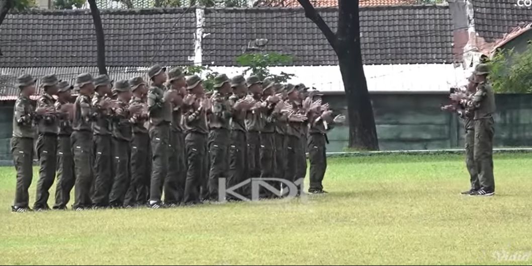 VIDEO: Siswa Teriak Lantang Depan Perwira TNI 'Lulus' dari Barak Militer Jalani Program Gubernur Jabar Dedi Mulyadi