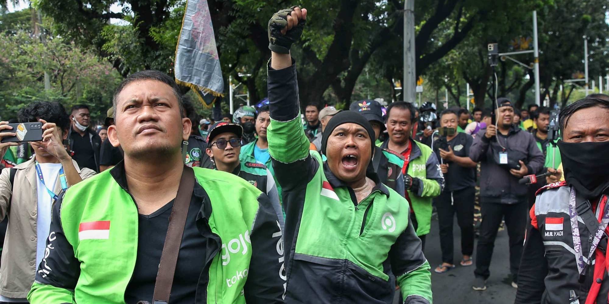 FOTO: Ribuan Ojol Gelar Demo Besar-besaran, Ini Sederet Tuntutannya