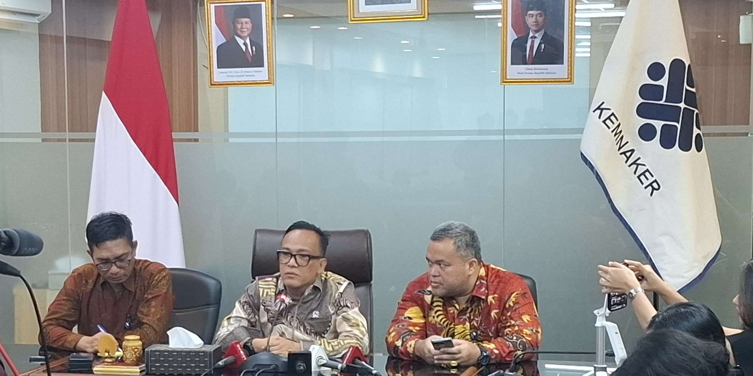 Wamenaker Minta Sritex Tetap Bayar Pesangon Meski Bos Ditangkap
