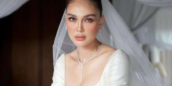 Menyala Mbak Bulan! Potret Luna Maya Cantik Banget di Resepsi Kedua - Pakai Kalung Rp1,5 Miliar
