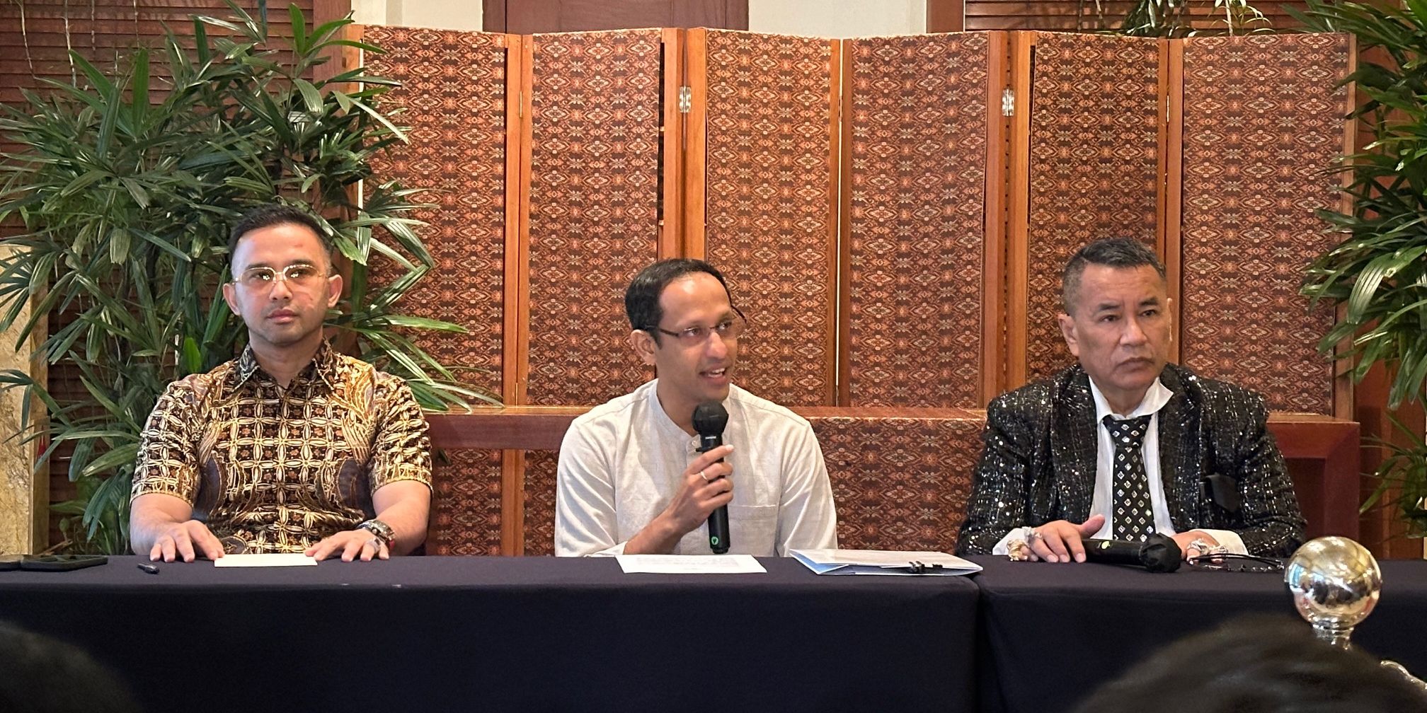 Hotman Jawab Dugaan Nadiem Ubah Kajian dalam Proyek Pengadaan di Kemendikbud Ristek