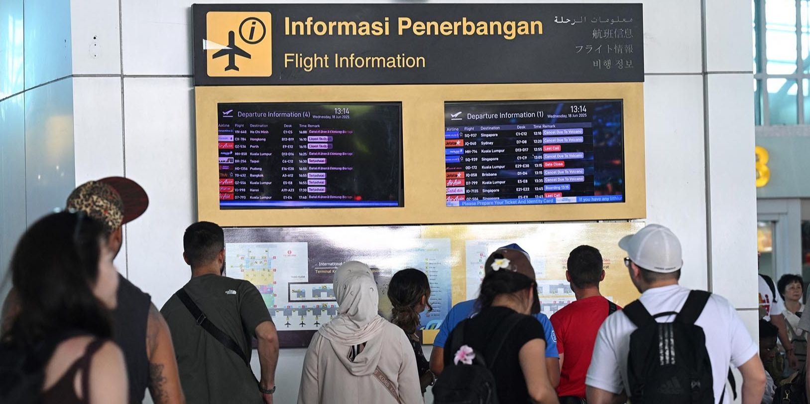 FOTO: Dampak Erupsi Gunung Lewotobi Laki-Laki, Puluhan Penerbangan di Bali Dibatalkan