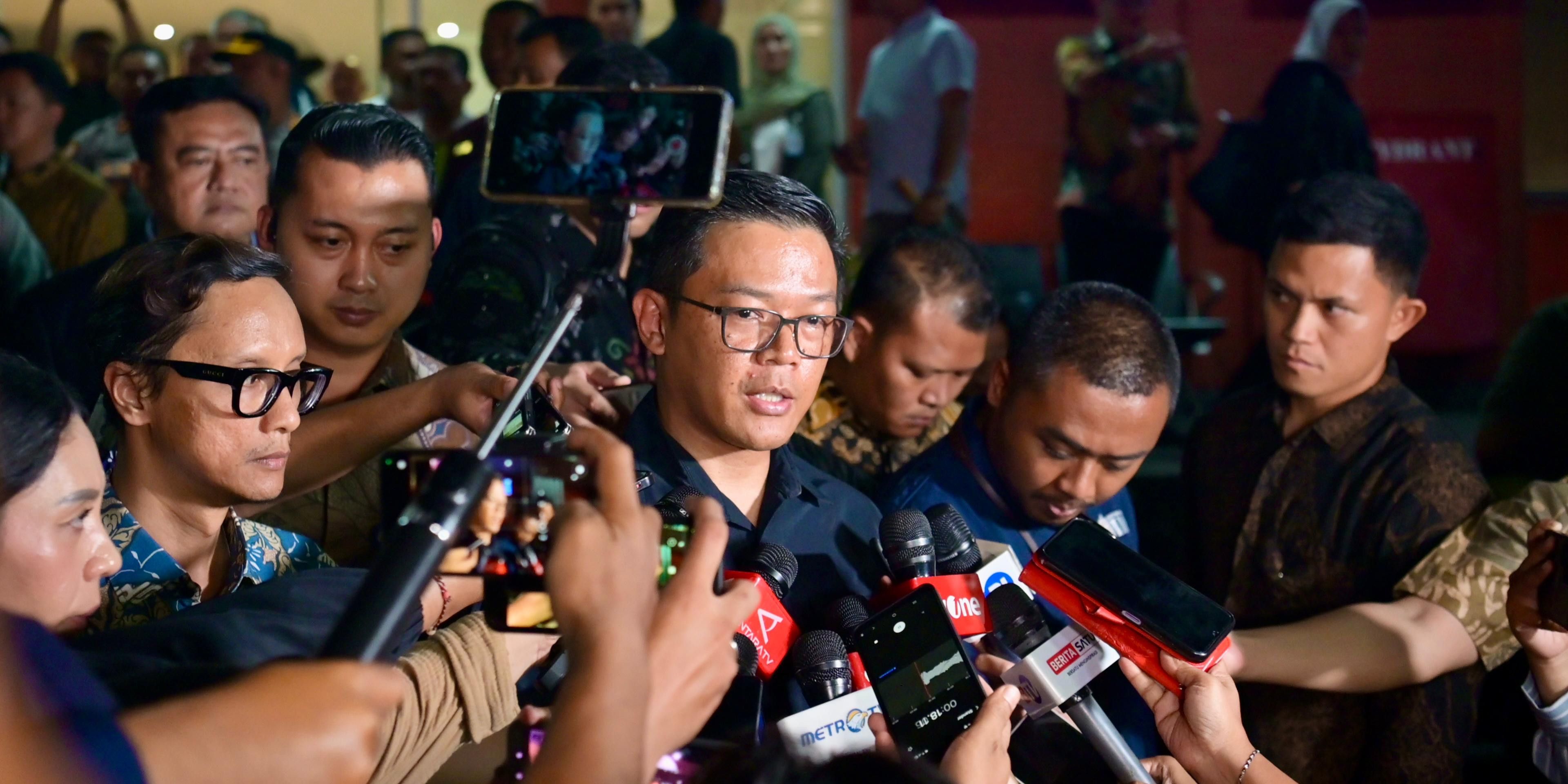 Menlu Janji Tanggung Biaya Pendidikan Anak-anak Mendiang Staf KBRI Lima Zetro Leonardo Setinggi-tingginya