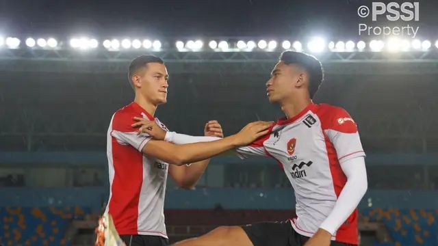 FOTO: Semangat Timnas Indonesia Latihan di Bawah Guyuran Hujan Jelang Duel Lawan China di Kualifikasi Piala Dunia 2026