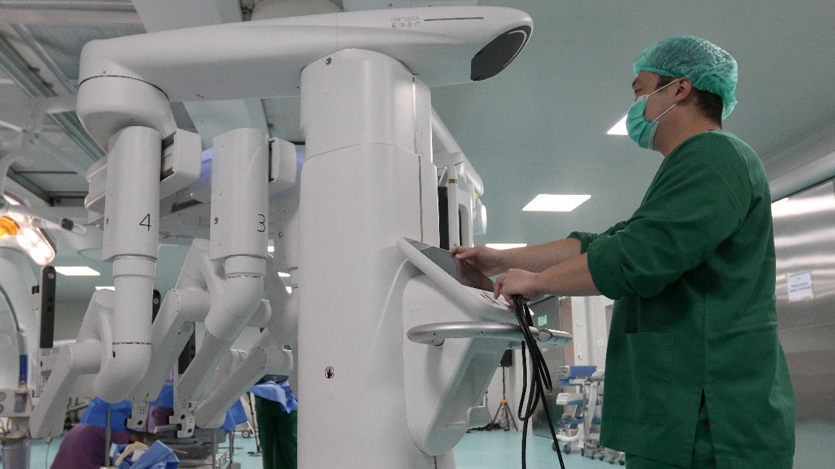 FOTO: Canggih! Dokter di RSCM Sukses Operasi Bedah Hati Pakai Teknologi Robot