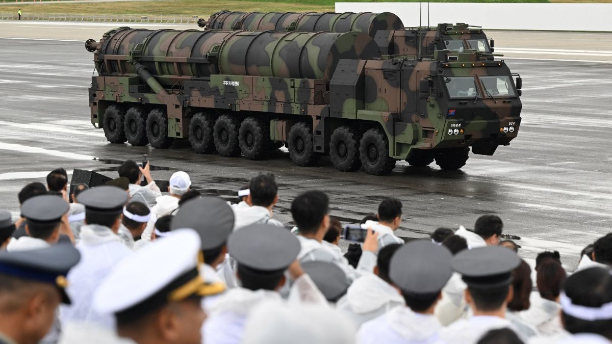 FOTO: Ngerinya Rudal Monster Korea Selatan Pertama Kali Muncul ke Publik, Punya Hulu Ledak 8 Ton