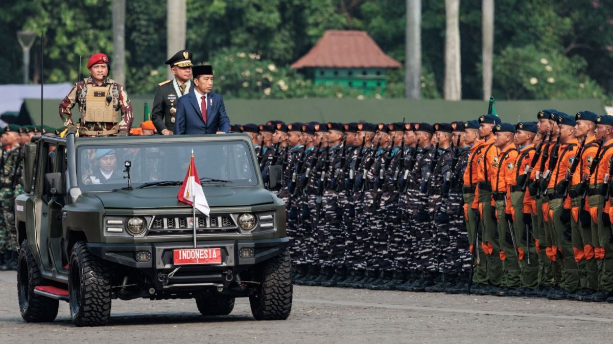 FOTO: Momen Terakhir Jokowi Pimpin Peringatan HUT TNI sebagai Presiden, Sempat Ucapkan Terima Kasih ke Prabowo