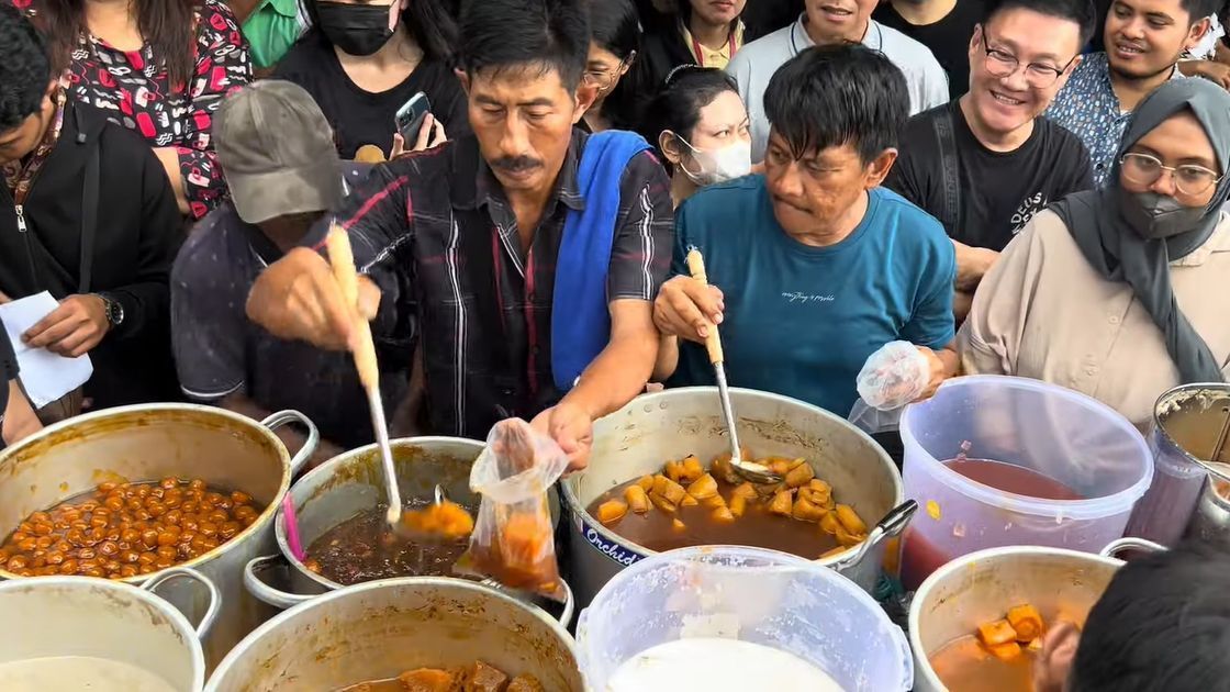 Cerita di Balik War Kolak Viral di Mangga Besar, Warga Sudah Antre sejak Siang