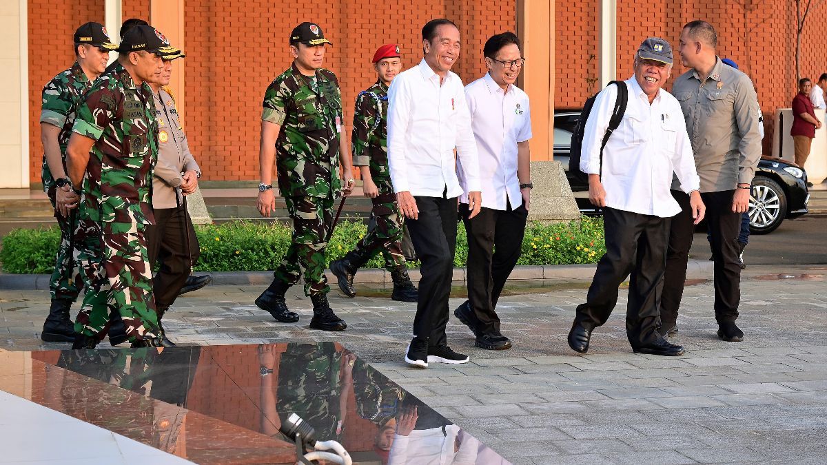 Jokowi Bertolak ke Sulawesi Tengah, Para Jenderal TNI-Polri Kompak Dampingi hingga ke Bandara