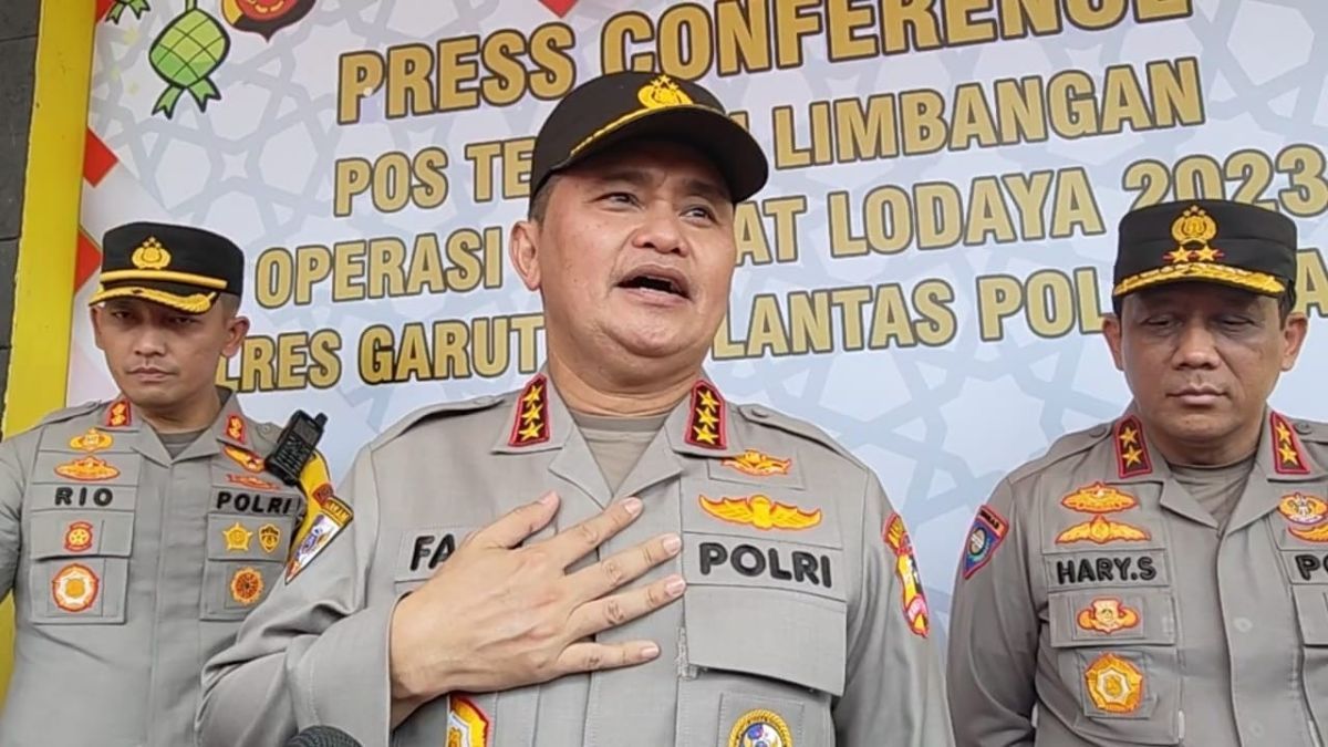 Jenderal Polisi Kagum Bhabinkamtibmas Pakai Uang Sendiri Bangun Masjid, Langsung Dipeluk Erat