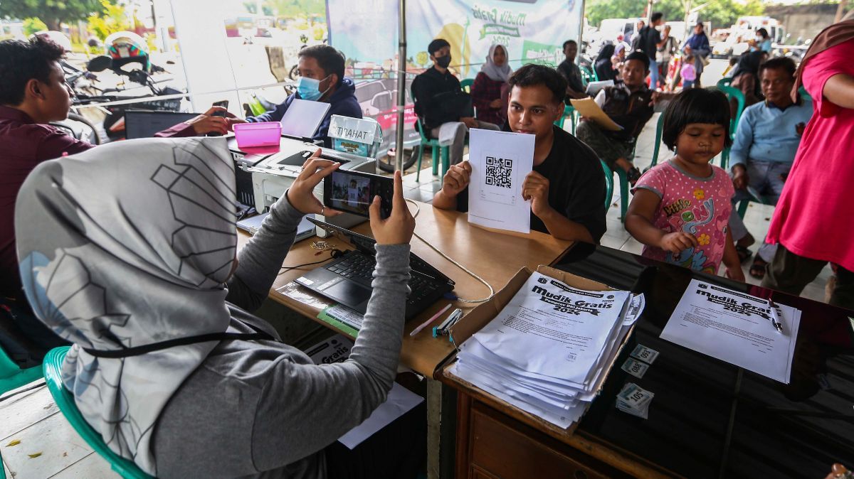 FOTO: Data Pendaftar Diverifikasi, Program Mudik Gratis Pemprov DKI Berpeluang Ada Sisa Kuota