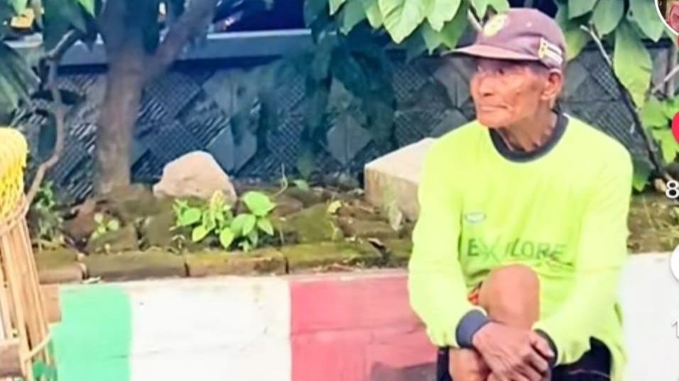 Viral Momen Haru Kakek Penjual Jagung yang Sepi Pembeli, Bahagia saat Dagangannya Dibeli