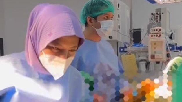 Sama-sama Dokter, Wanita Ini Bagikan Pengalaman saat Kerja Bareng Suami di Ruang Operasi