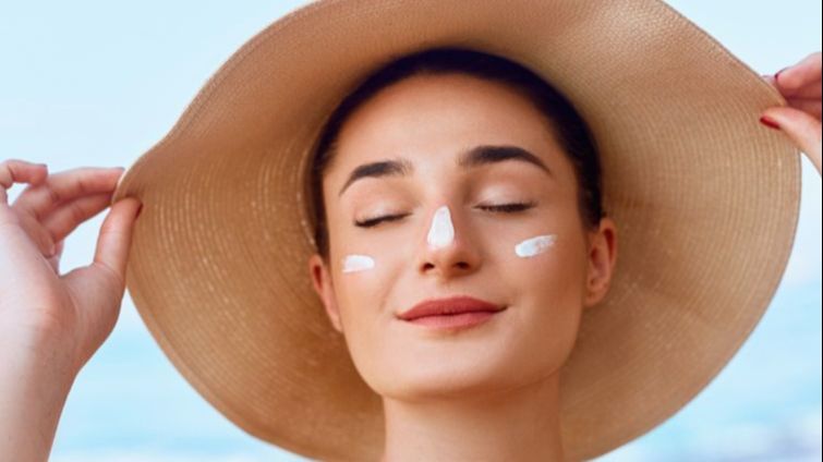 Cara Memilih Sunscreen untuk Kulit Berjerawat, Pertimbangkan Hal-hal Ini