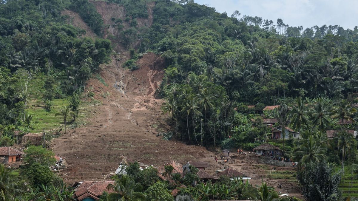 Empat Korban Tertimbun Longsor di Bandung Barat Ditemukan, Dua di Antaranya Anak-Anak