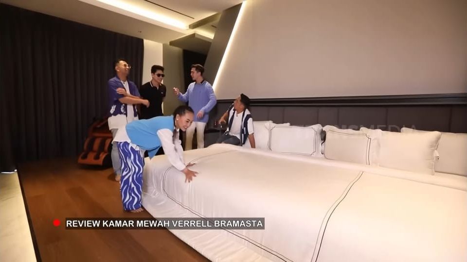 Punya Rumah Senilai Rp50 Miliar, 10 Potret Kamar Tidur Verrell Bramasta Dilengkapi Kasur 5 Meter