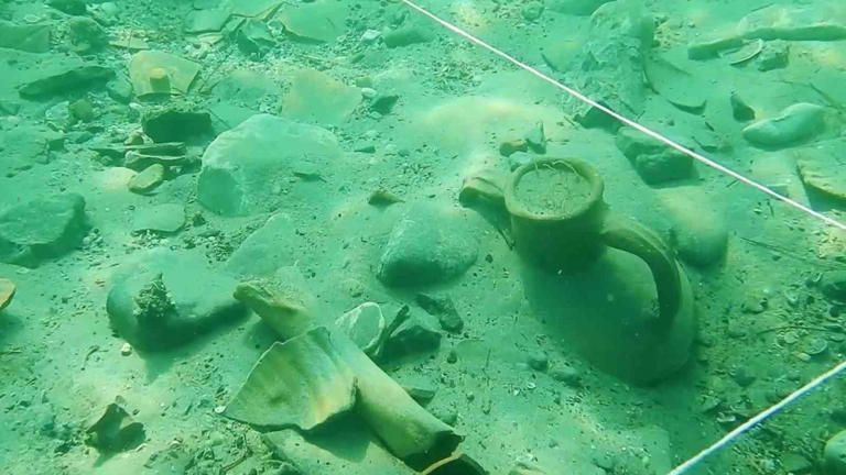 Puluhan Artefak Berusia 2400 Tahun Ditemukan di Laut Hitam, Ada Keramik Hingga Sisa-Sisa Kapal Karam