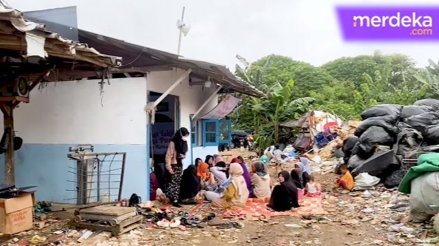 Semua Warga Ucap Syukur, Musala Sederhana di Kampung Pemulung Setiap Tarawih Penuh dengan Jemaah