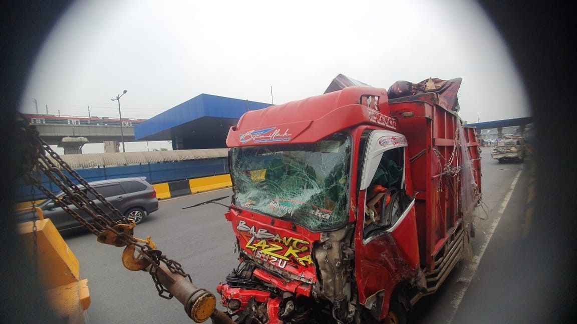 Sopir Truk Penyebab Kecelakaan Beruntun di Gerbang Tol Halim Belum Punya SIM