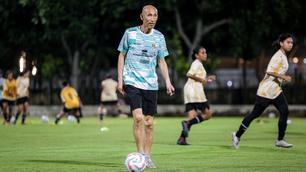 FOTO: Melihat Kesibukan Coach Satoru Mochizuki Siapkan Mental Timnas Indonesia Putri U-17 di SUGBK Jelang Piala Asia 2024 di Bali