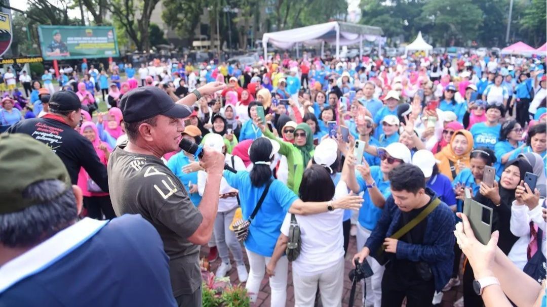 Momen Eks Pangkostrad Jalan-Jalan lalu Ramai Dipanggil Ayah, Anak-Anak Langsung Disawer THR