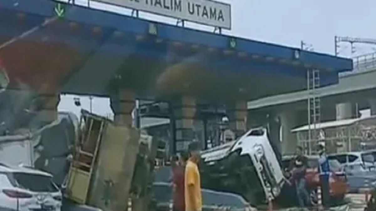 Pernyataan Sopir Truk Kecelakaan Beruntun di Gerbang Tol Halim, Bikin Geleng-geleng Kepala 'Saya Beli Semua Mobil Itu'