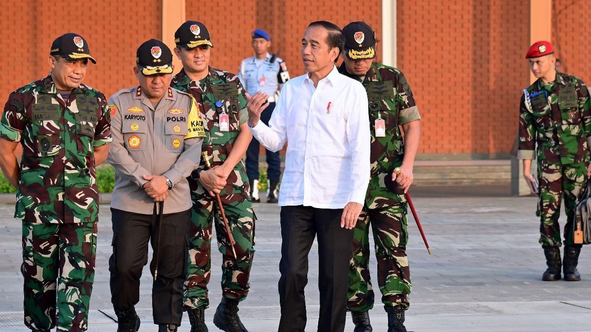 VIDEO: Ekspresi Jokowi Nobar Indonesia Menang 3-0 Lawan Vietnam, Kegirangan Sampai Angkat Jari Tiga