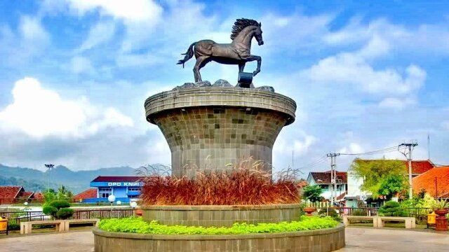 Merajut Kenangan di Kuningan, Alamnya Indah Kulinernya Menggiurkan