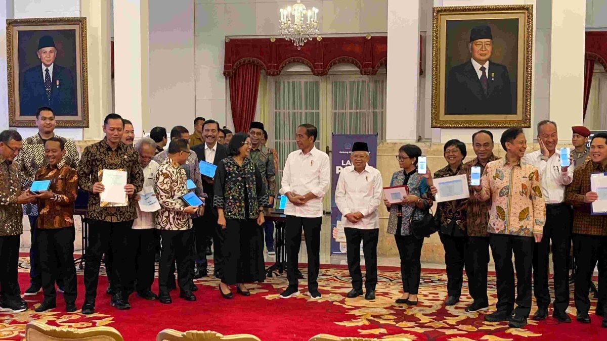 Ekspresi Jokowi Nobar Indonesia Menang 3-0 Lawan Vietnam, Kegirangan Sampai Angkat Jari Tiga