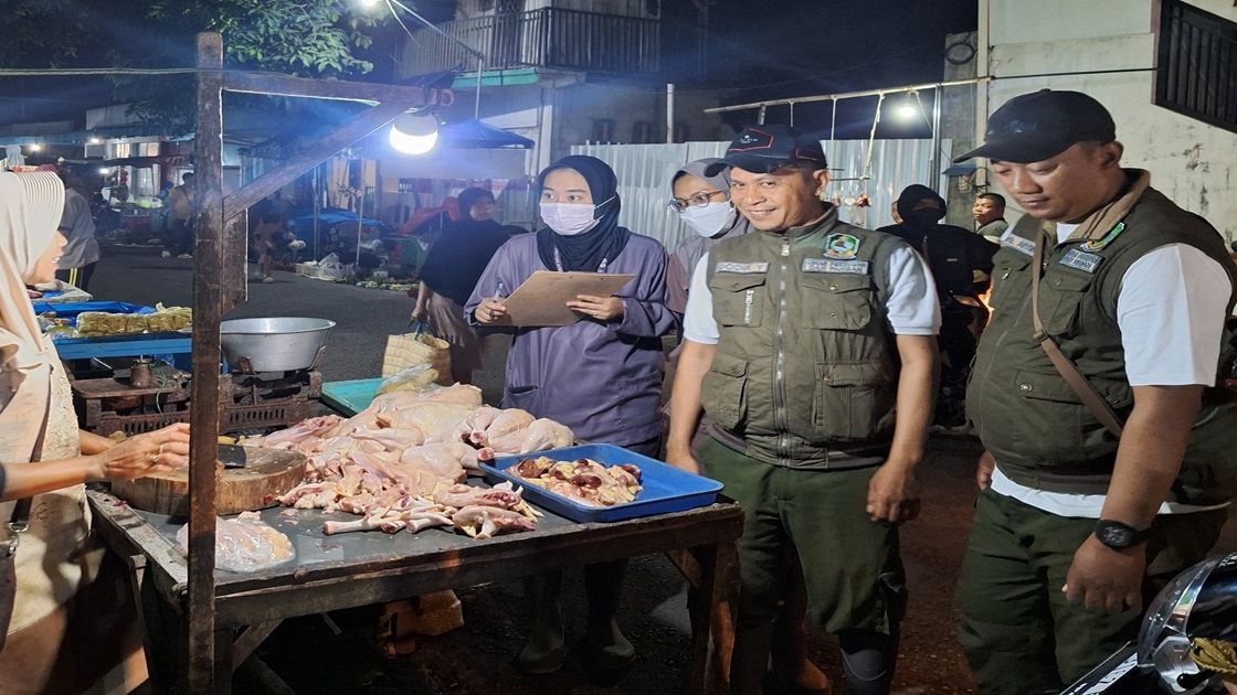 Pastikan Daging Aman Dikonsumsi Warga, Pemkab Banyuwangi Sidak Pasar dan RPH