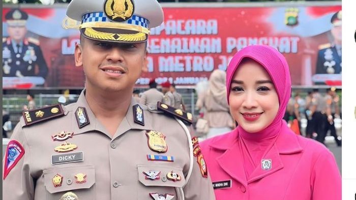 Senyum Bahagia Anak Eks Kapolri Foto Bareng Jenderal Peraih Adhi Makayasa, Sosok Panutan di Polri