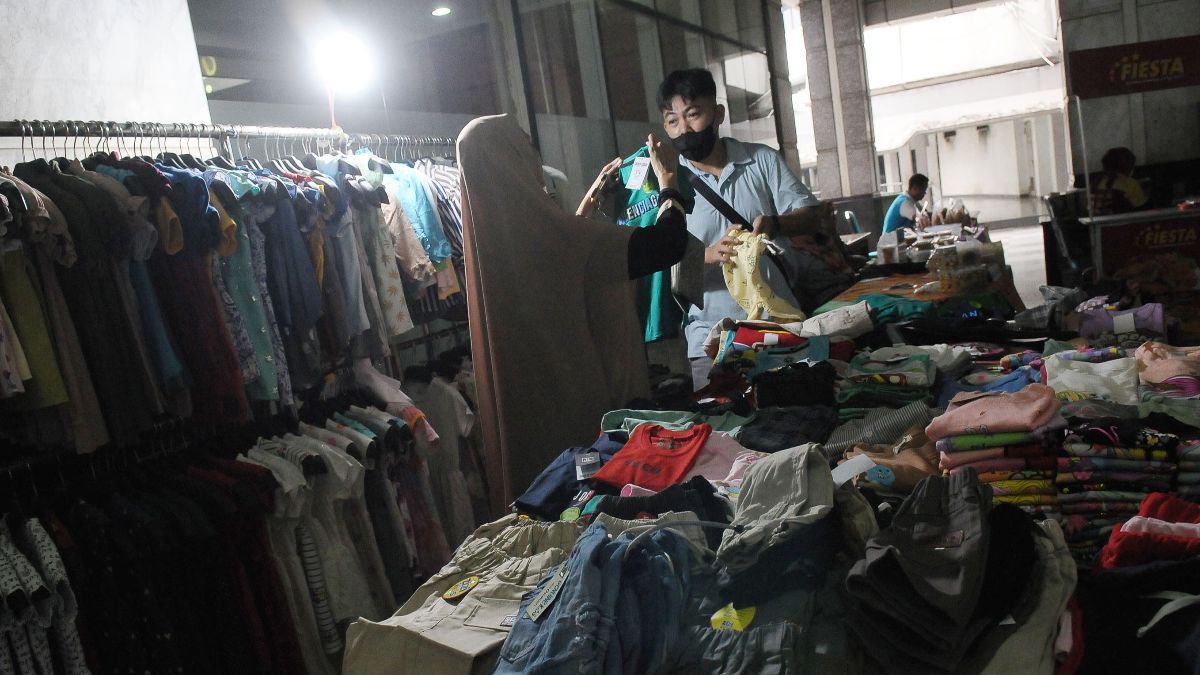 FOTO: Berburu Baju Lebaran di Bazar Ramadan Baznas