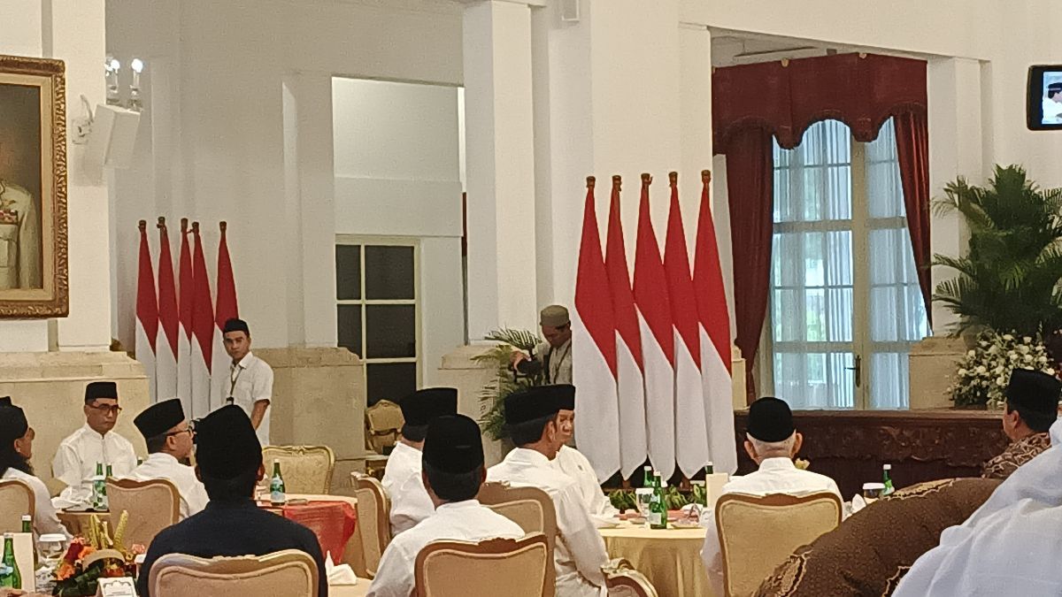 Jokowi Gelar Buka Puasa Bersama Para Menteri di Istana, Duduk Satu Meja dengan Prabowo