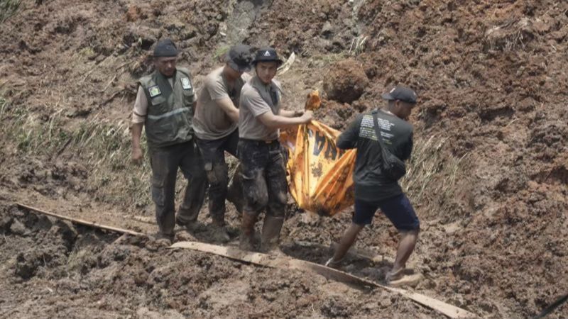 Nenek dan Cucu Korban Longsor Cipongkor Bandung Barat Ditemukan Meninggal Saling Berpelukan