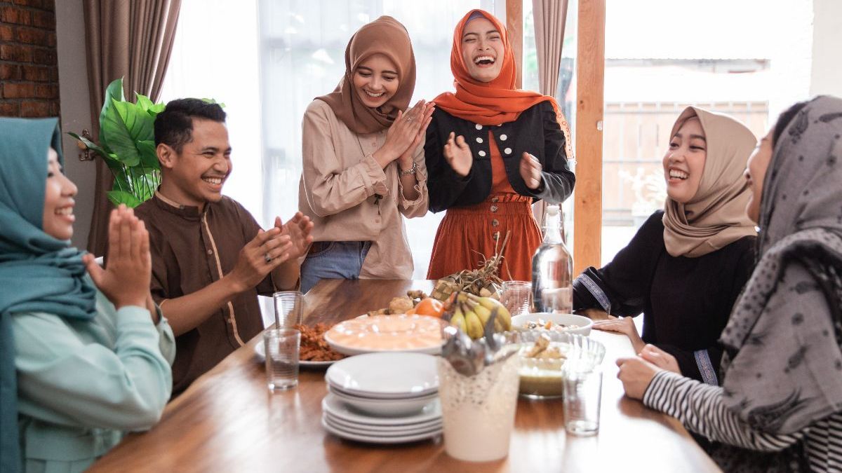 Tips Makan Enak Saat Lebaran Tanpa Timbulkan Masalah Pencernaan