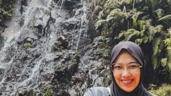 8 Foto Santi Ibu Sambung Zaskia & Shireen Sungkar Yang Usianya Justru Lebih Muda