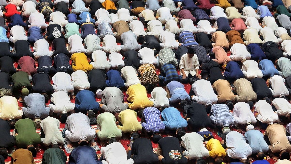 Keutamaan & Pahala Dijanjikan Allah SWT pada Mereka yang Mengerjakan Salat Tepat Waktu