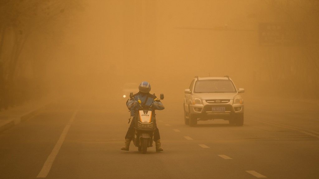 FOTO: Penampakan Kondisi China Saat Dilanda Badai Pasir Parah, Langit Memerah dan Debu Tebal Beterbangan