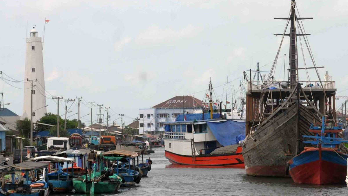 Jelang Mudik, Tanggul Dermaga Pelabuhan Tanjung Emas di Tinggikan untuk Halau Rob