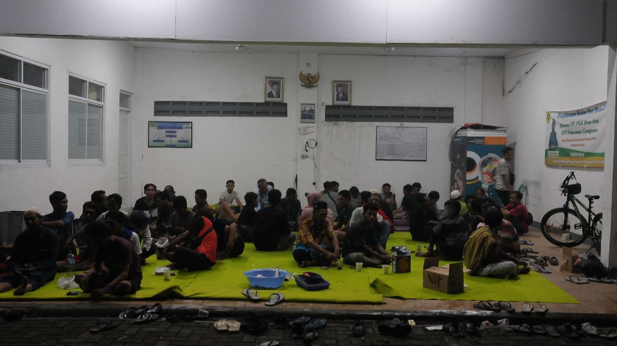 FOTO: Imbas Kebakaran Dahsyat Gudang Peluru TNI, Warga Dievakuasi ke Pengungsian