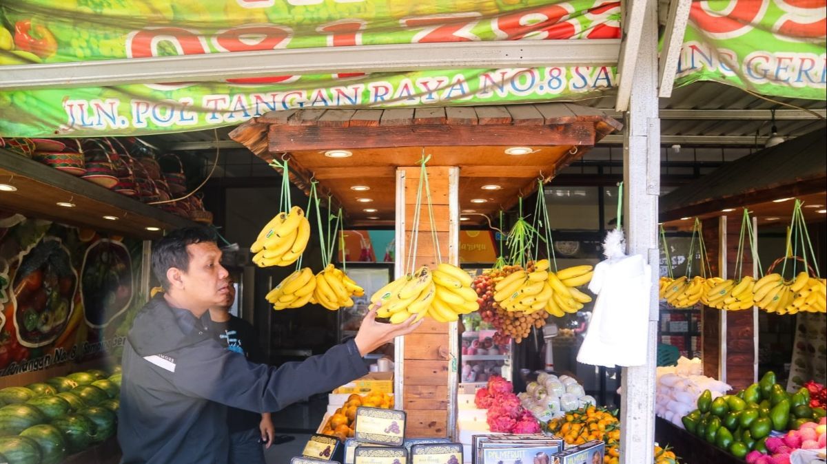 Kisah Bos Buah Pasar Minggu: Berawal Jualan di Tampah hingga Punya 2 Kios Beromzet Ratusan Juta