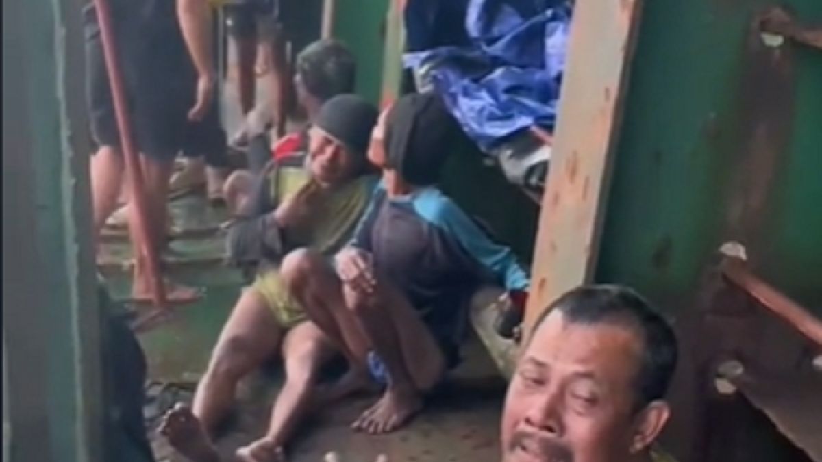 Momen Kru Kapal Selamatkan 6 Orang Nelayan yang Terombang-Ambing di Lautan Ini Viral, Bikin Haru