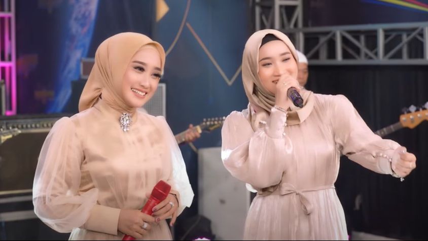 Potret Cantik Yeni Inka yang Dijuluki 'Ratu Ambyar' Mengenakan Hijab, Bikin Pangling