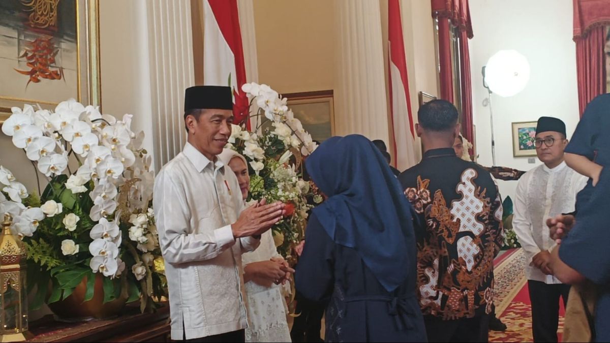 Berlarian dan Berdesakan demi Salaman dengan Presiden Jokowi